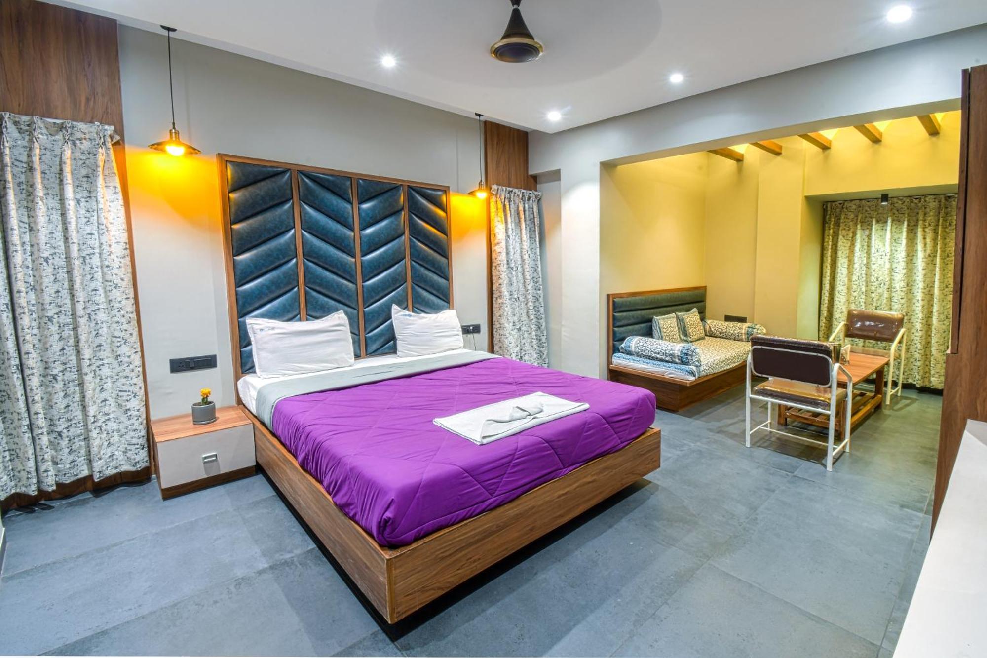 Hotel Vrindavan Deluxe Kolhapur Dış mekan fotoğraf