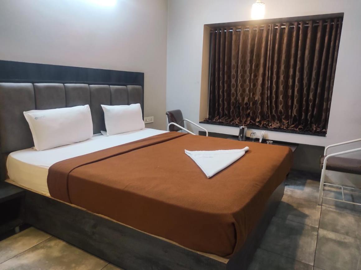 Hotel Vrindavan Deluxe Kolhapur Dış mekan fotoğraf