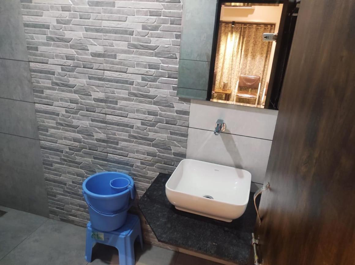 Hotel Vrindavan Deluxe Kolhapur Dış mekan fotoğraf