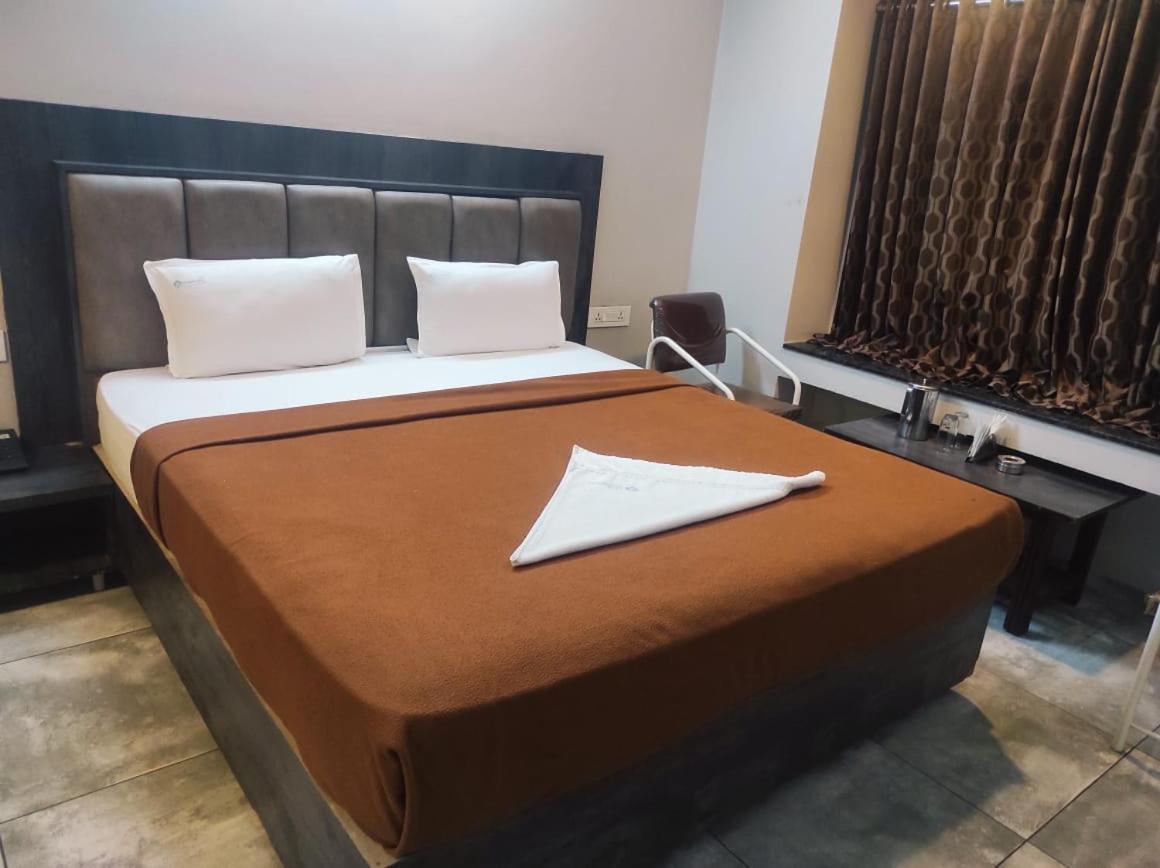Hotel Vrindavan Deluxe Kolhapur Dış mekan fotoğraf