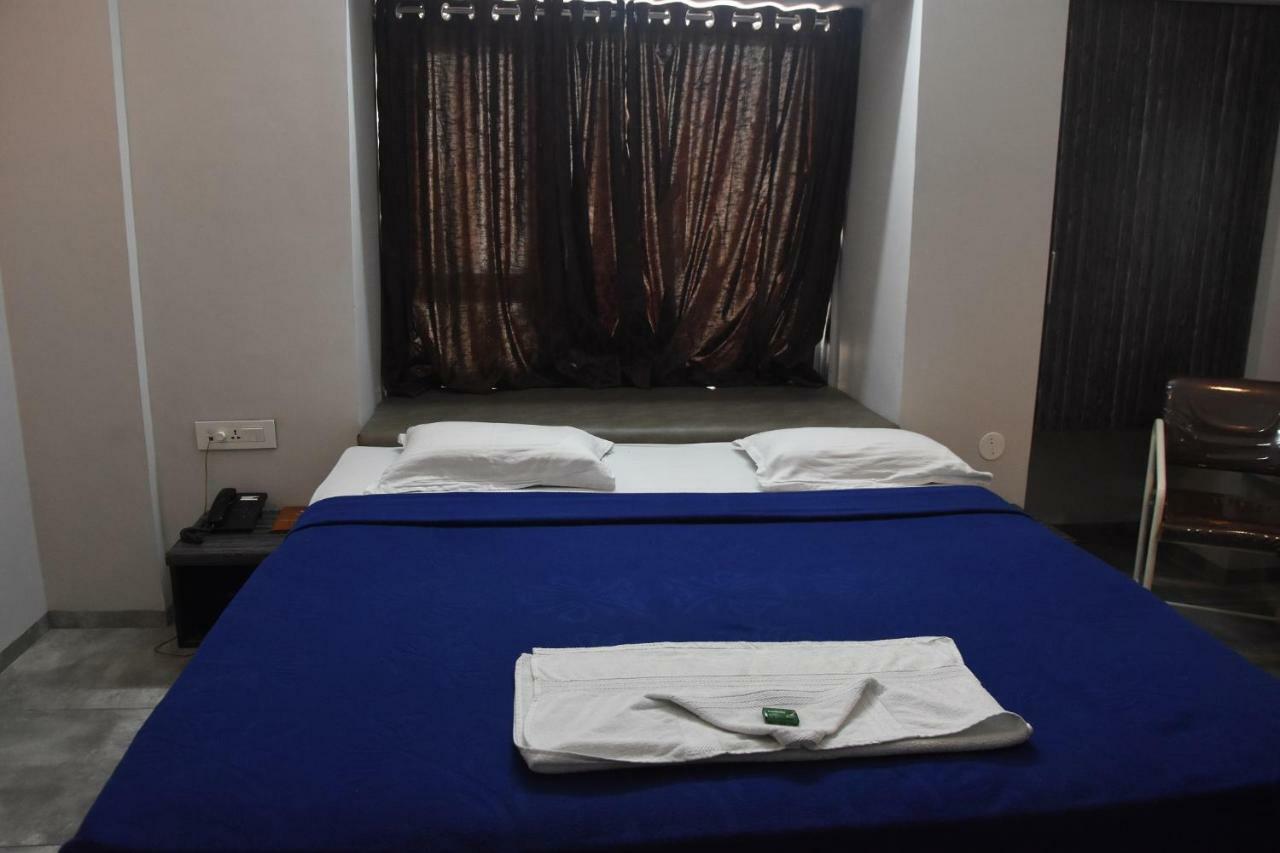 Hotel Vrindavan Deluxe Kolhapur Dış mekan fotoğraf
