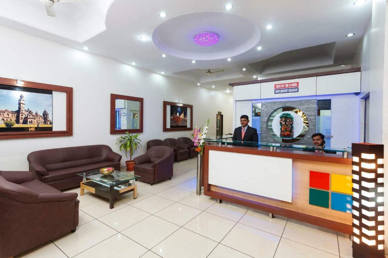 Hotel Vrindavan Deluxe Kolhapur Dış mekan fotoğraf