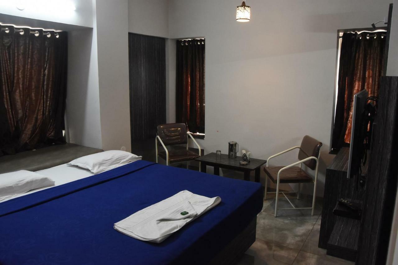 Hotel Vrindavan Deluxe Kolhapur Dış mekan fotoğraf