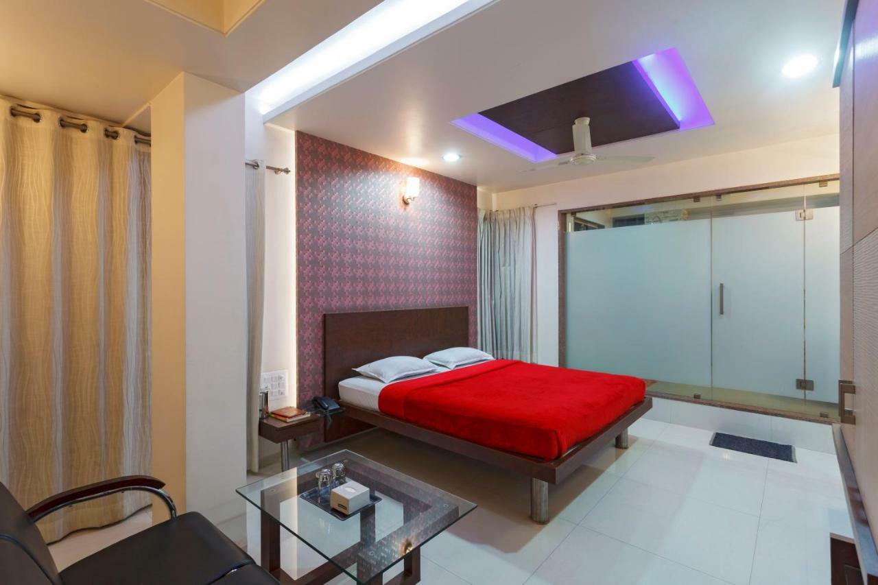 Hotel Vrindavan Deluxe Kolhapur Dış mekan fotoğraf