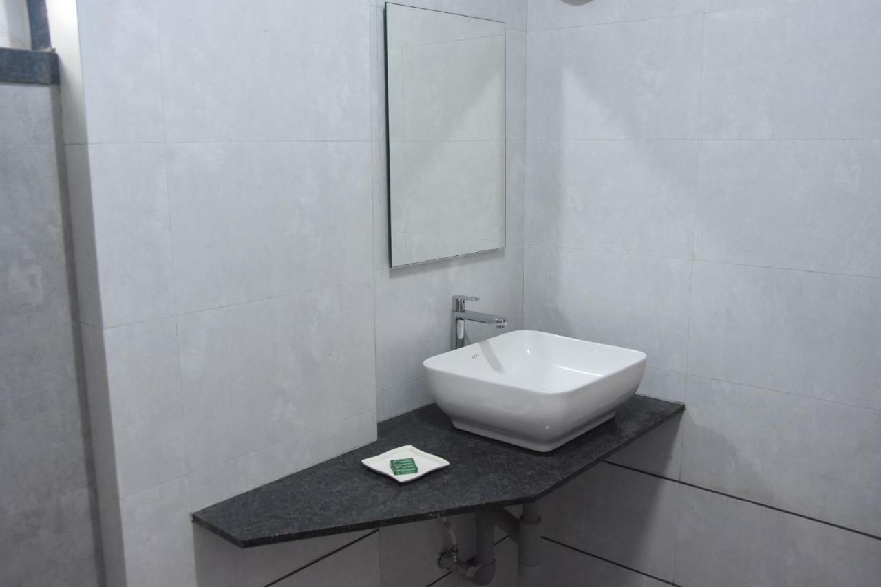 Hotel Vrindavan Deluxe Kolhapur Dış mekan fotoğraf