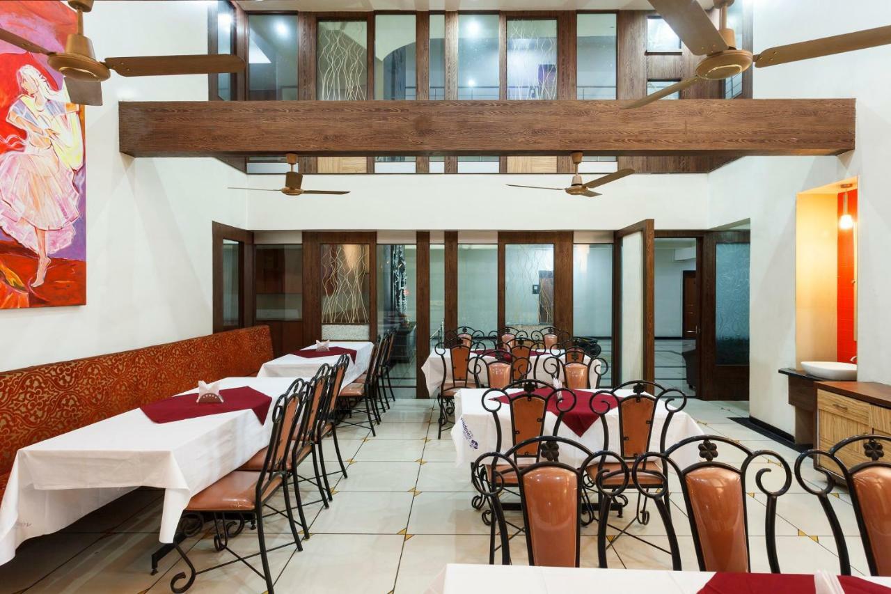 Hotel Vrindavan Deluxe Kolhapur Dış mekan fotoğraf