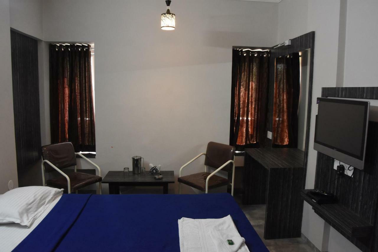 Hotel Vrindavan Deluxe Kolhapur Dış mekan fotoğraf