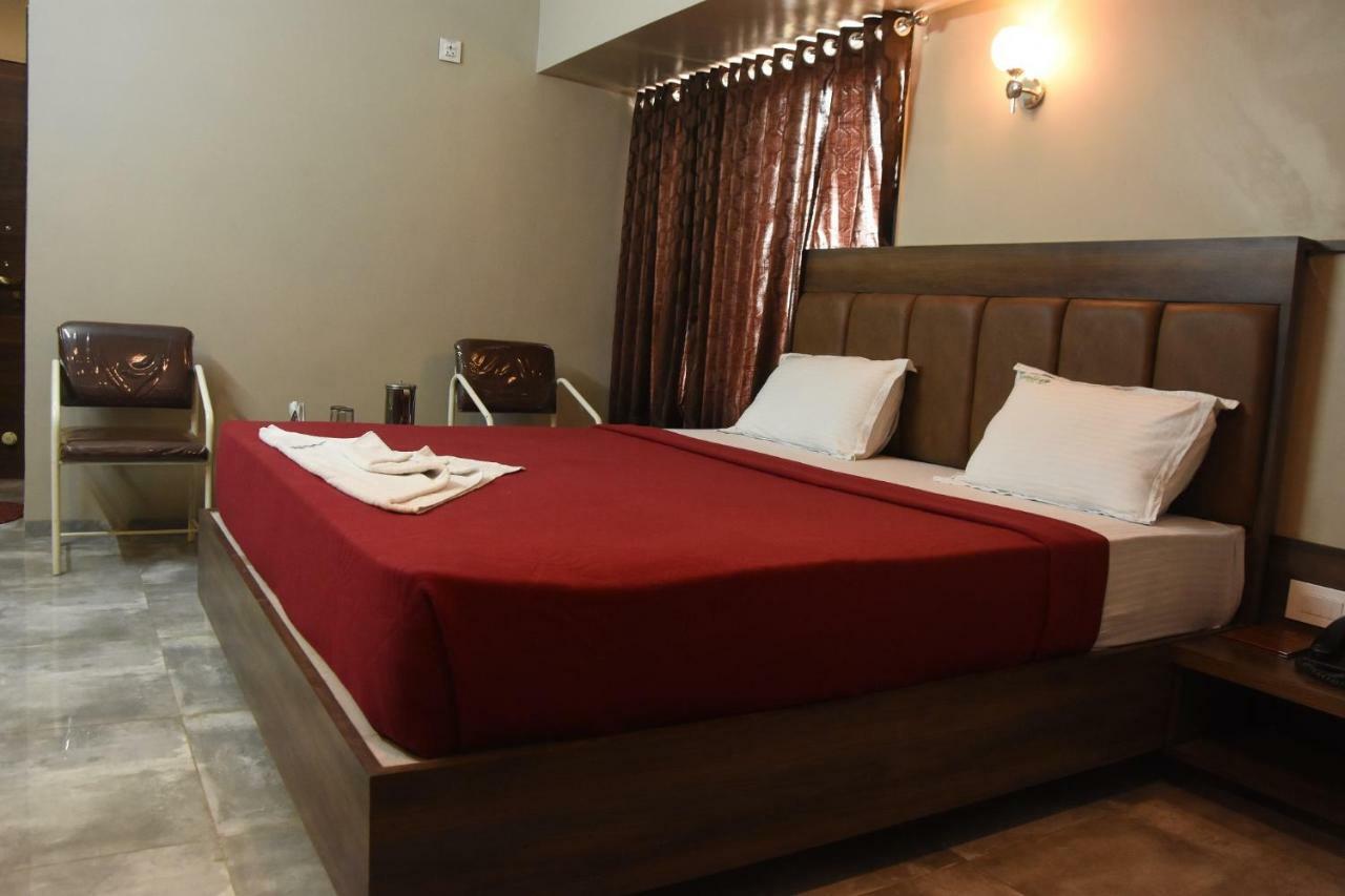 Hotel Vrindavan Deluxe Kolhapur Dış mekan fotoğraf